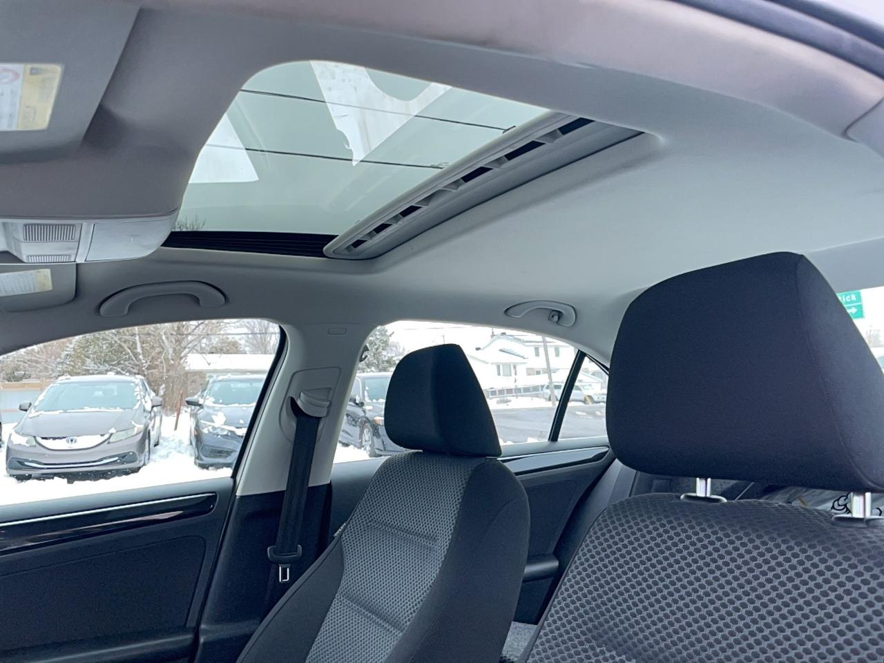 2016 Volkswagen Jetta 1.8T Sport Photo