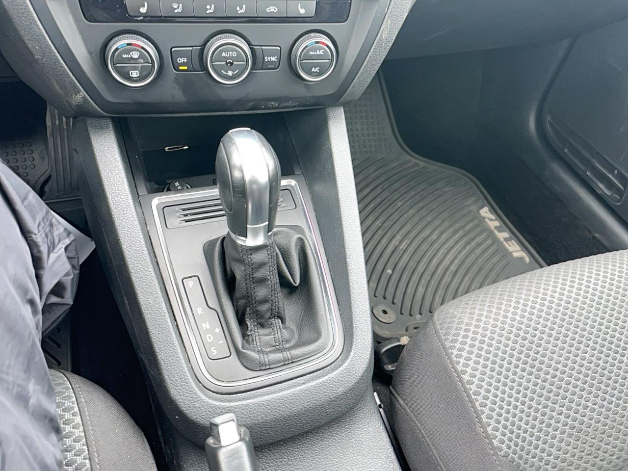 2016 Volkswagen Jetta 1.8T Sport Photo