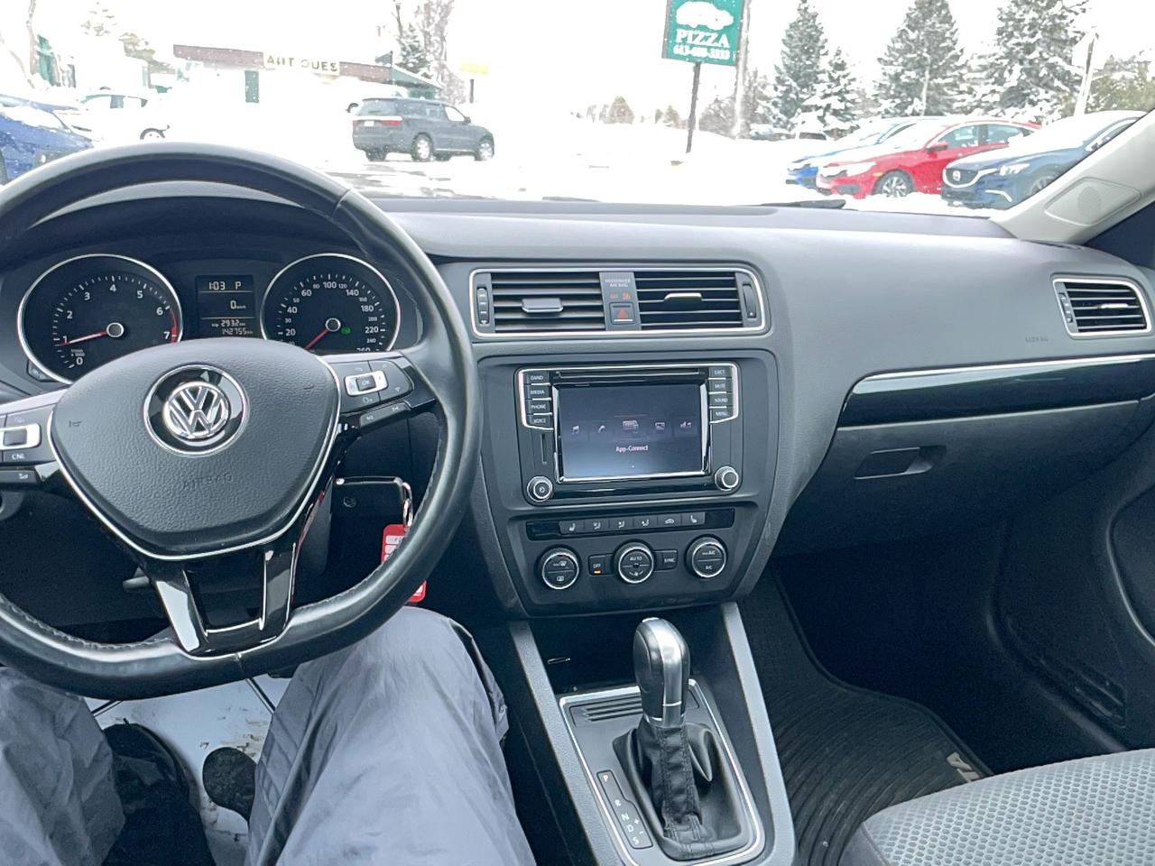 2016 Volkswagen Jetta 1.8T Sport Photo