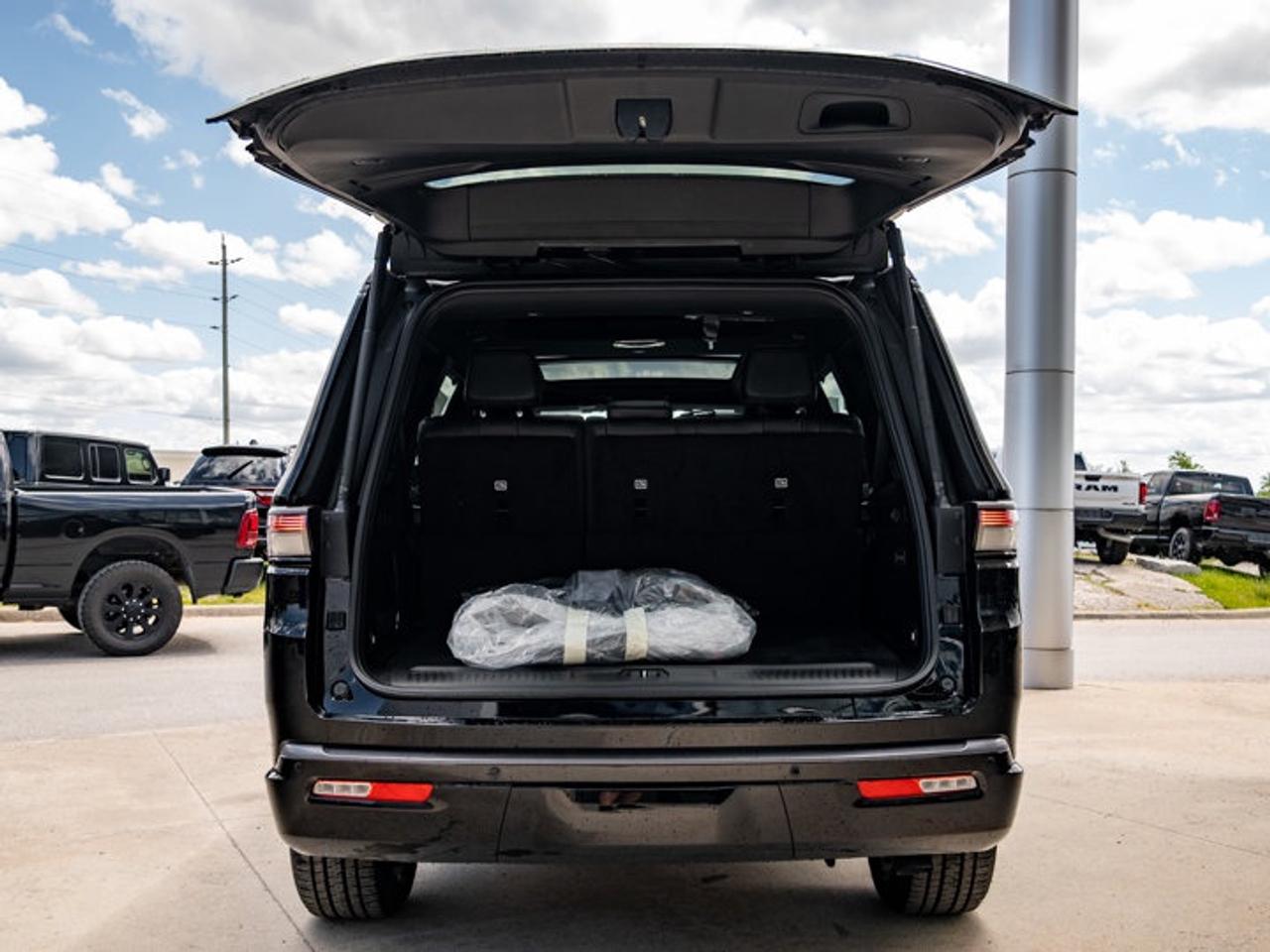 2026 Jeep Grand Wagoneer Limited Altitude Photo