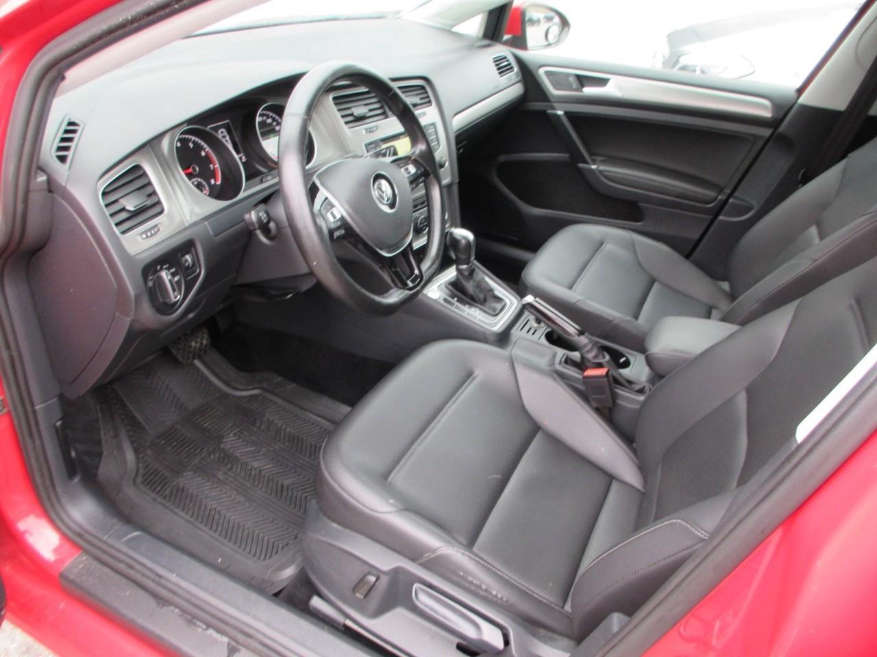 2016 Volkswagen Golf  Photo