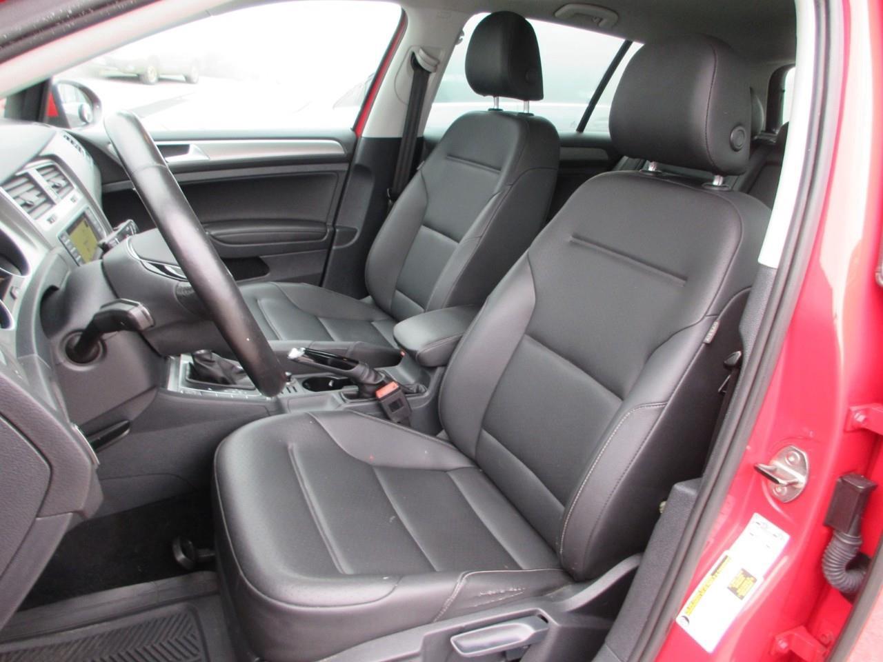 2016 Volkswagen Golf  Photo