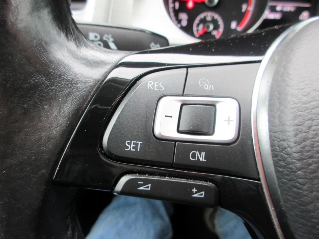 2016 Volkswagen Golf  Photo