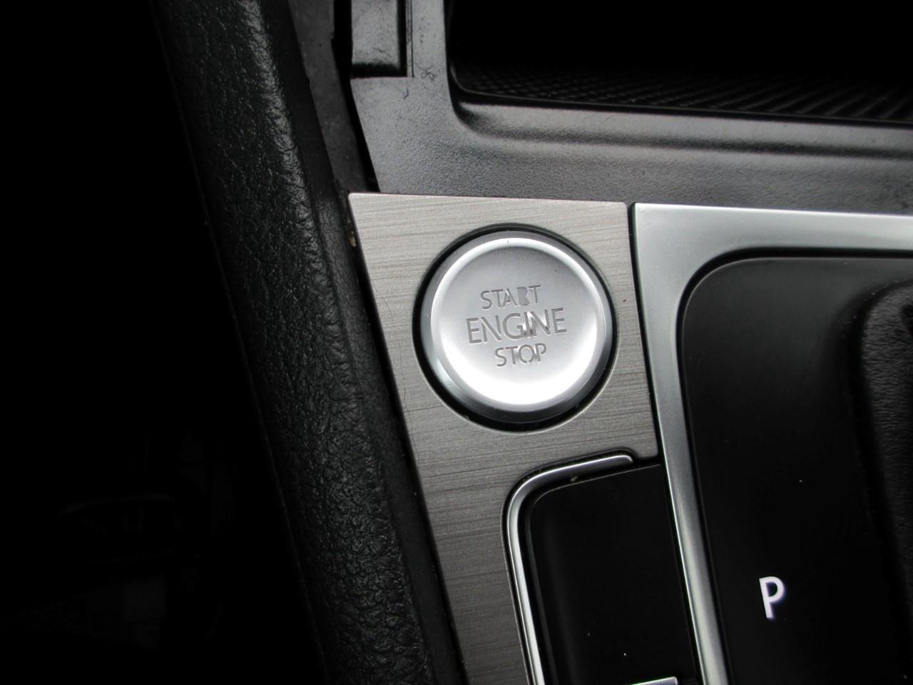 2016 Volkswagen Golf  Photo