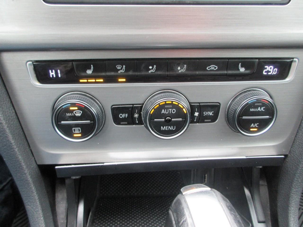 2016 Volkswagen Golf  Photo