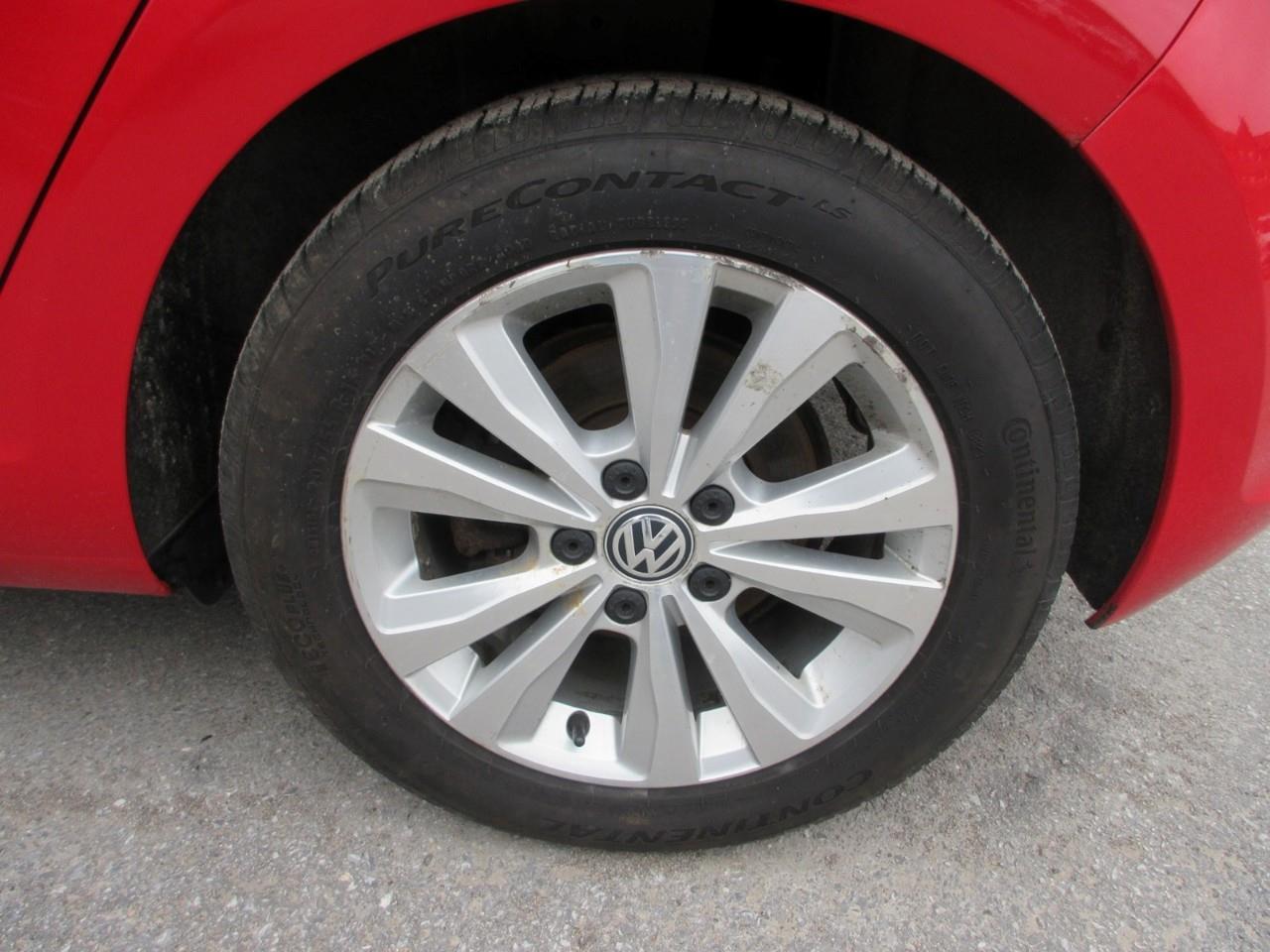 2016 Volkswagen Golf  Photo