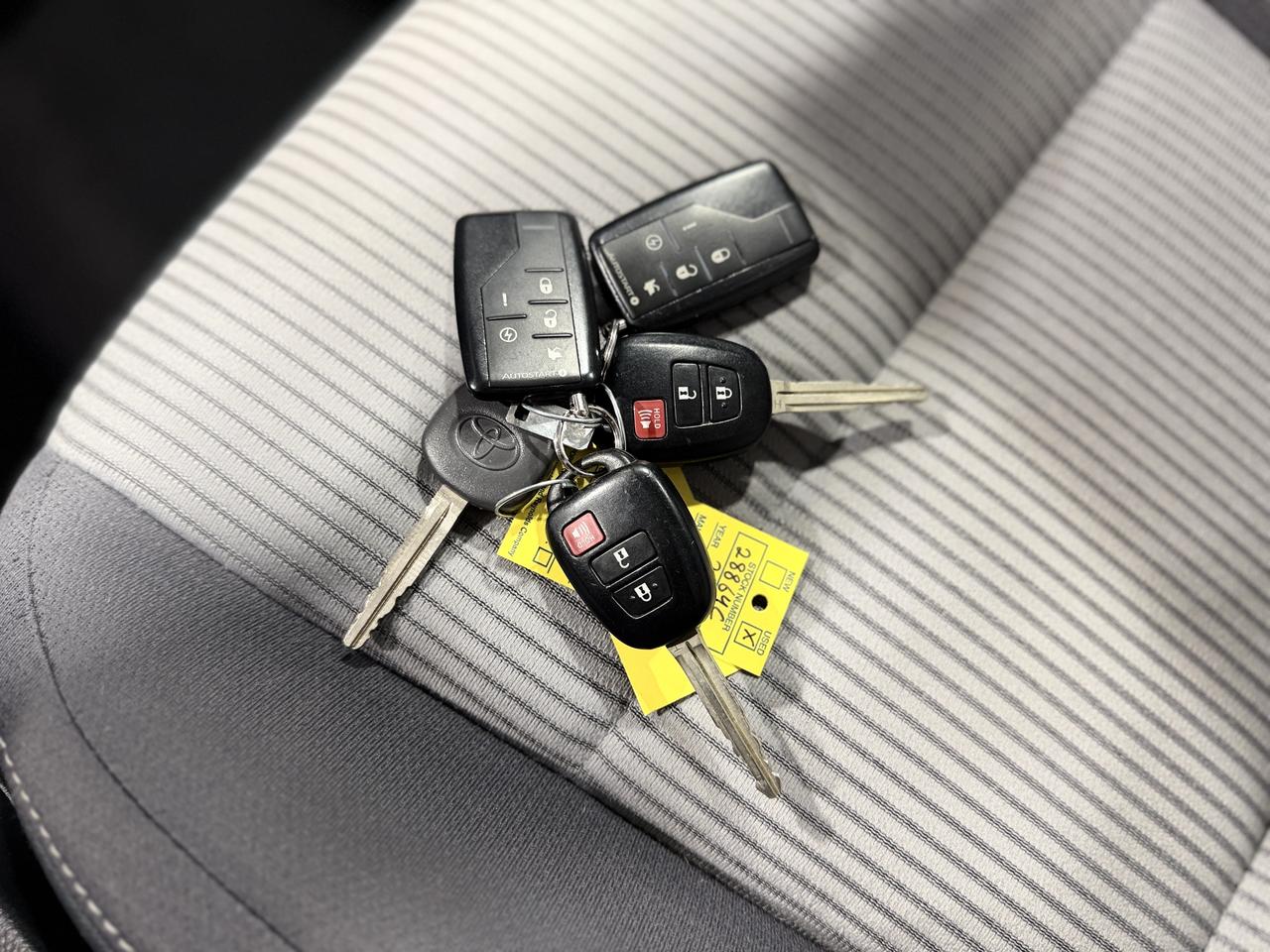 2013 Toyota RAV4 AWD 4dr XLE Photo