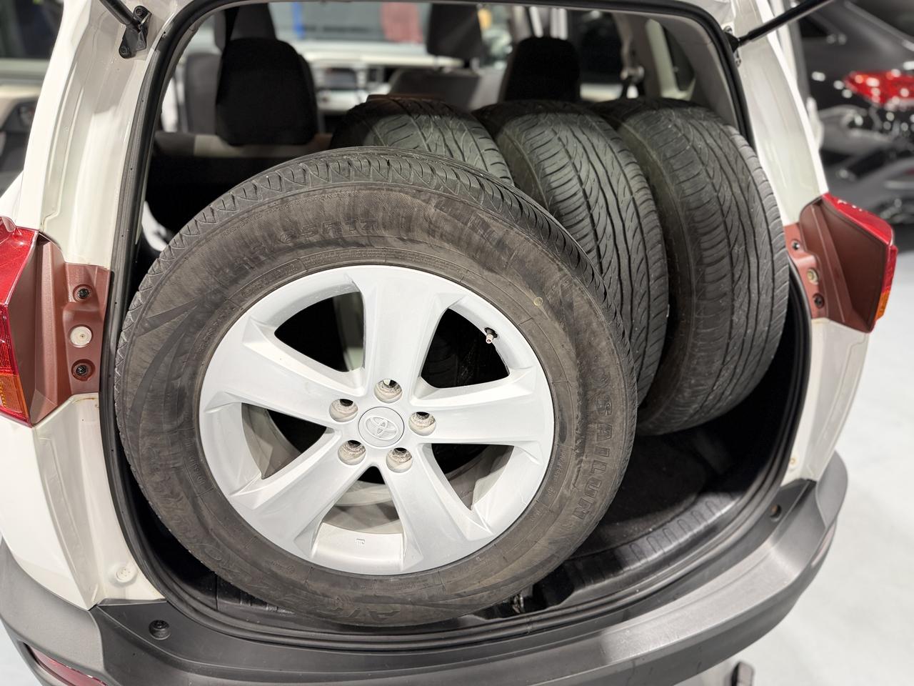 2013 Toyota RAV4 AWD 4dr XLE Photo