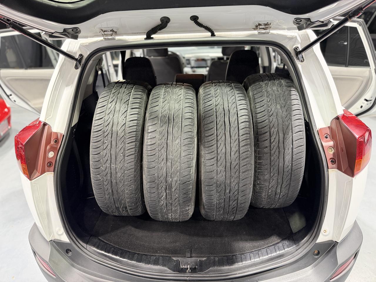 2013 Toyota RAV4 AWD 4dr XLE Photo