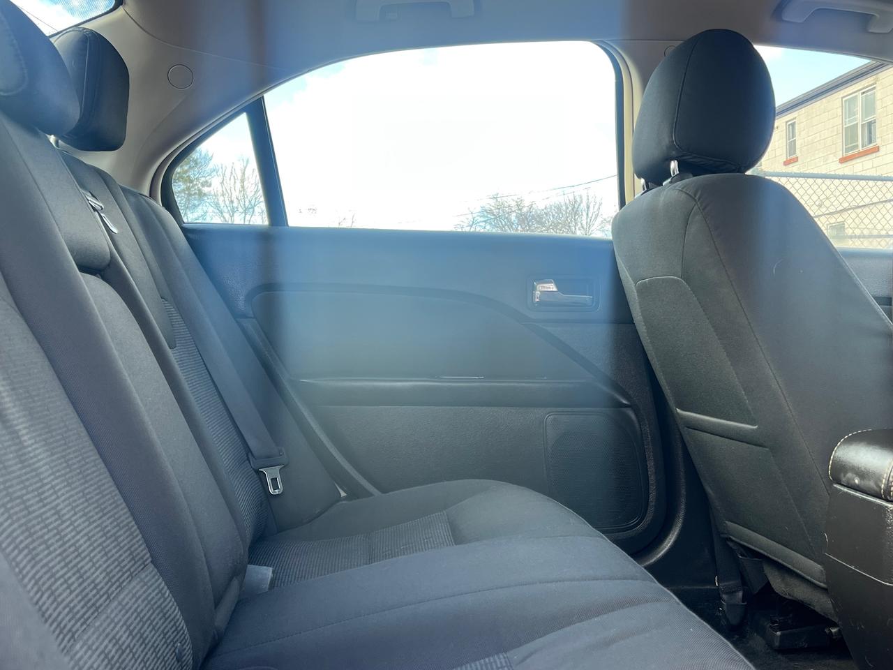 2012 Ford Fusion EXTRA CLEAN-AUTOMATIC & MORE! Photo