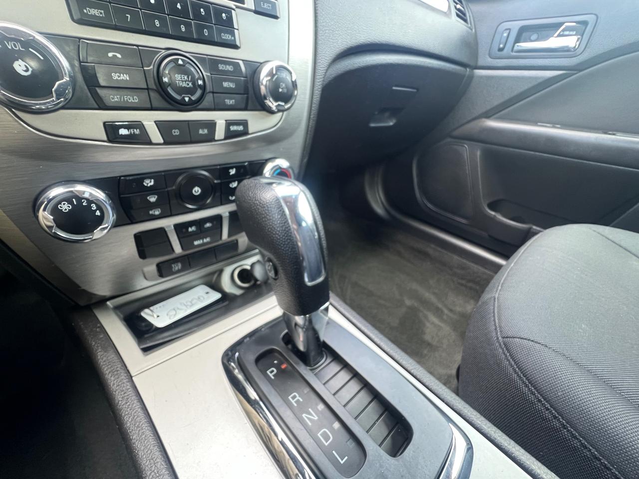 2012 Ford Fusion EXTRA CLEAN-AUTOMATIC & MORE! Photo