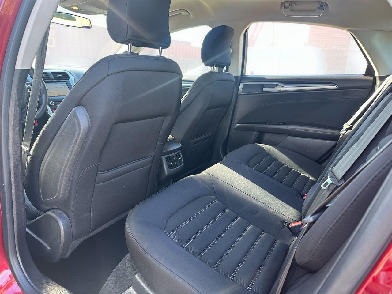 2015 Ford Fusion SE Photo