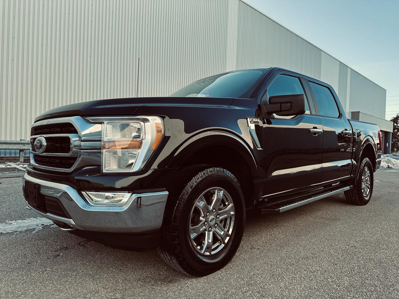 2021 Ford F-150 SUPER CREW XLT XTR IN BLACK Photo3