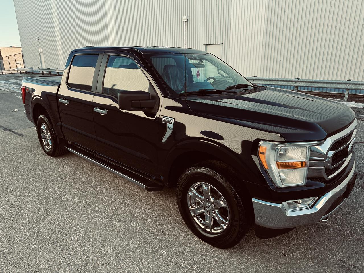 2021 Ford F-150 SUPER CREW XLT XTR IN BLACK Photo3