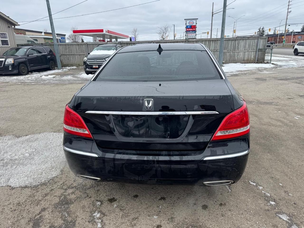 2012 Hyundai Equus SIGNATURE, 2 SETS OF TIRES, WELL MAINTAINED, CERT Photo