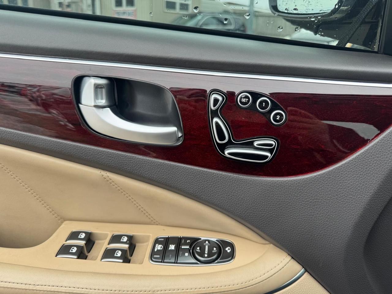 2012 Hyundai Equus SIGNATURE, 2 SETS OF TIRES, WELL MAINTAINED, CERT Photo