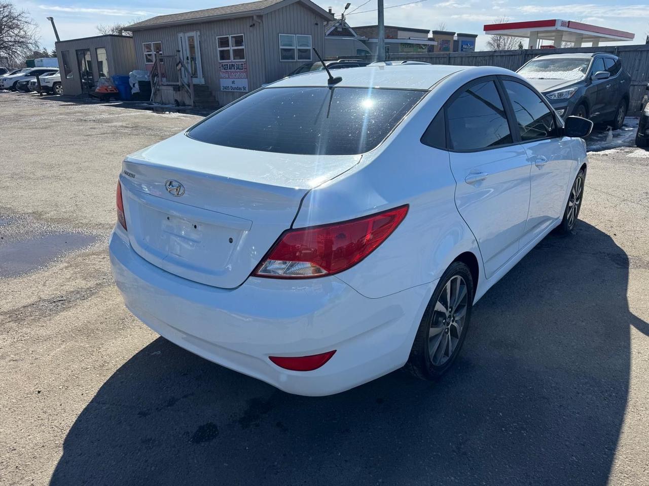 2017 Hyundai Accent SE, SEDAN, AUTO, ONLY 137KMS, ALLOYS, CERTIFIED Photo4