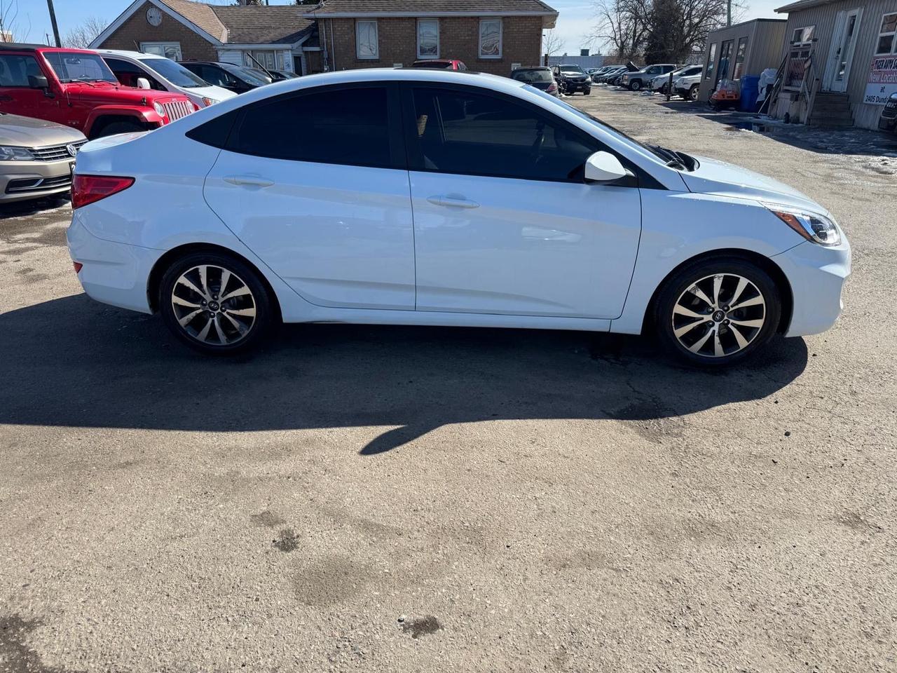 2017 Hyundai Accent SE, SEDAN, AUTO, ONLY 137KMS, ALLOYS, CERTIFIED Photo