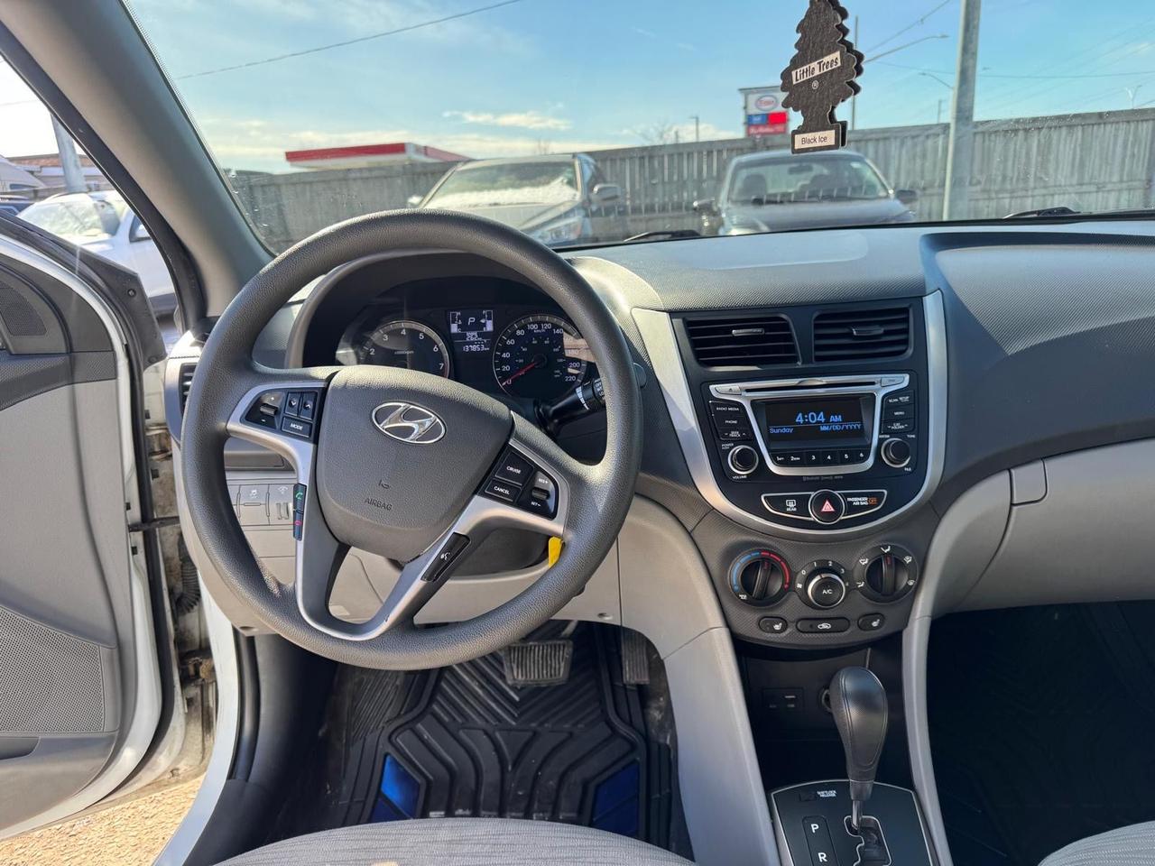 2017 Hyundai Accent SE, SEDAN, AUTO, ONLY 137KMS, ALLOYS, CERTIFIED Photo