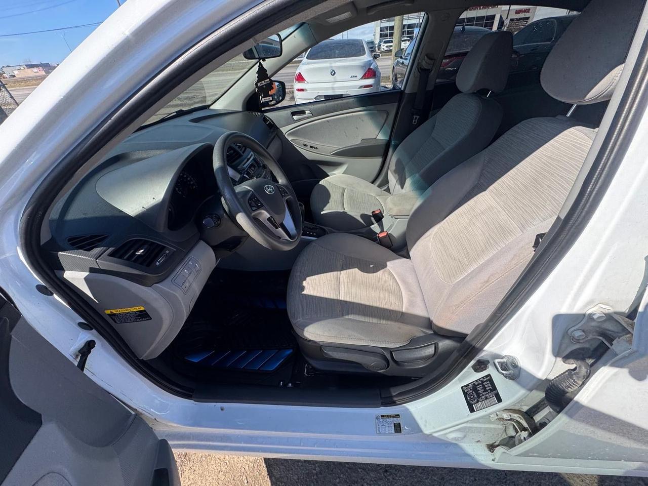 2017 Hyundai Accent SE, SEDAN, AUTO, ONLY 137KMS, ALLOYS, CERTIFIED Photo