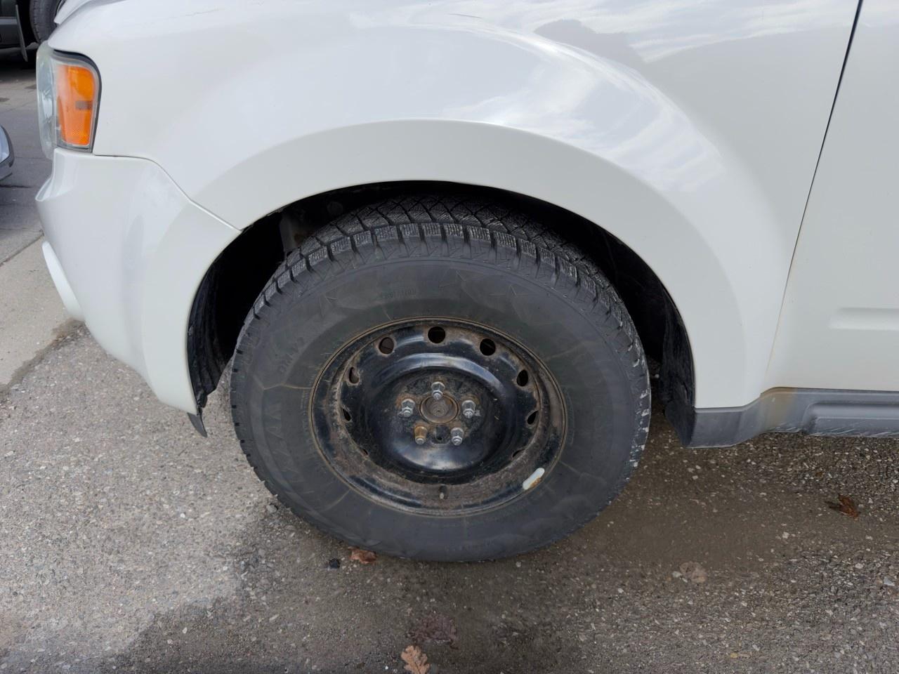 2011 Ford Escape Limited INCOMING|WHITE SUEDE|BLACK LEATHER|3.0L V6|VOICE ACTIVATED TOUCH-SCREEN NAVIGATION Photo