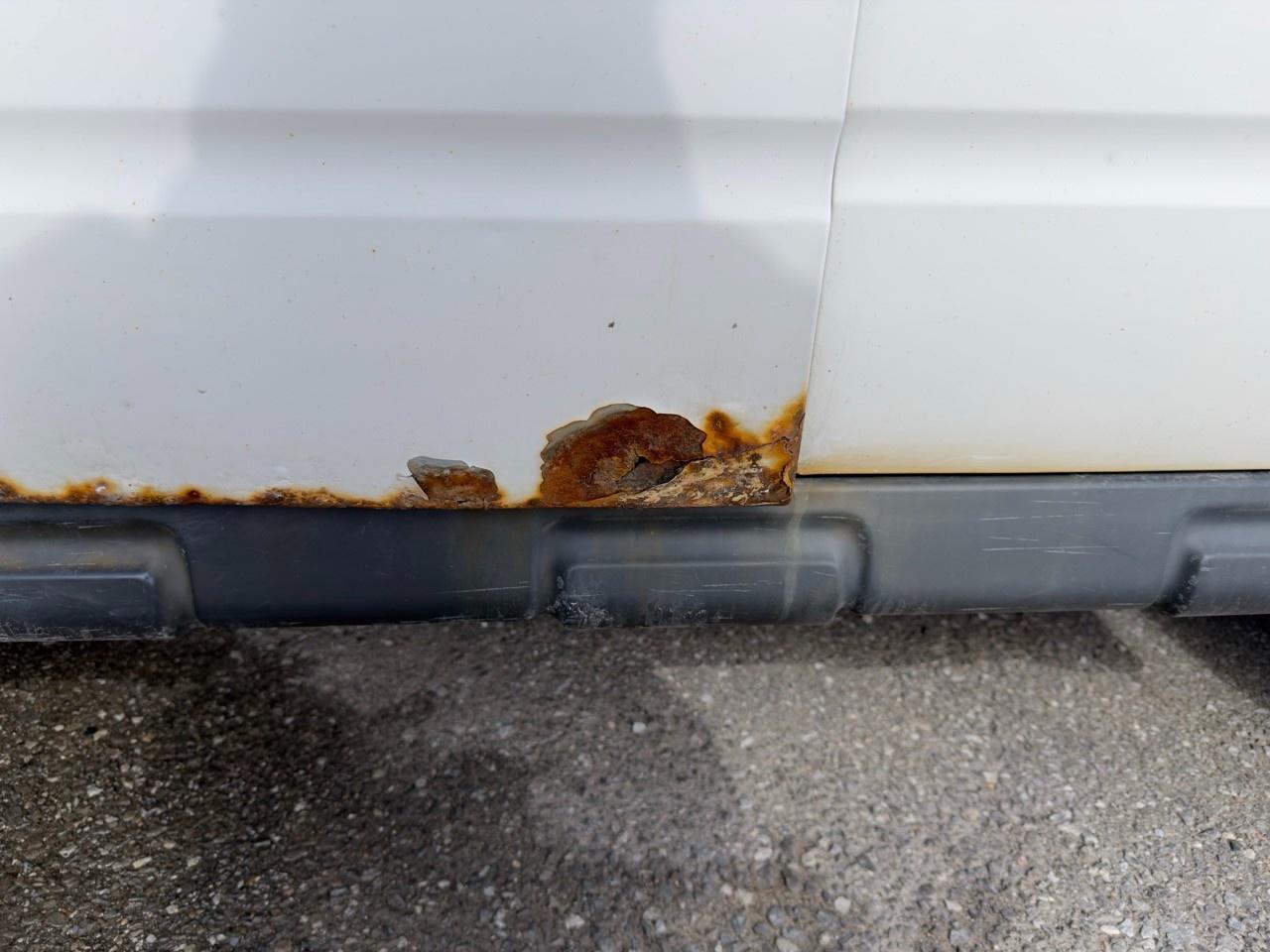 2011 Ford Escape Limited INCOMING|WHITE SUEDE|BLACK LEATHER|3.0L V6|VOICE ACTIVATED TOUCH-SCREEN NAVIGATION Photo