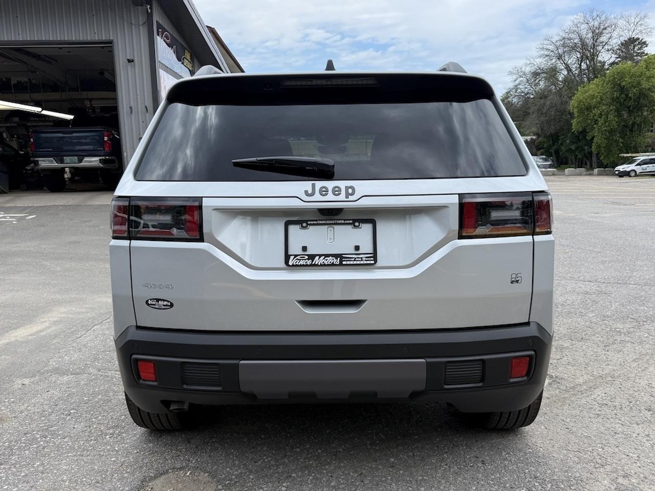 2026 Jeep Cherokee 85th Anniversary 4x4 Photo