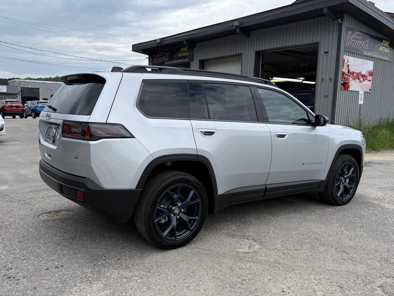 2026 Jeep Cherokee 85th Anniversary 4x4 Photo