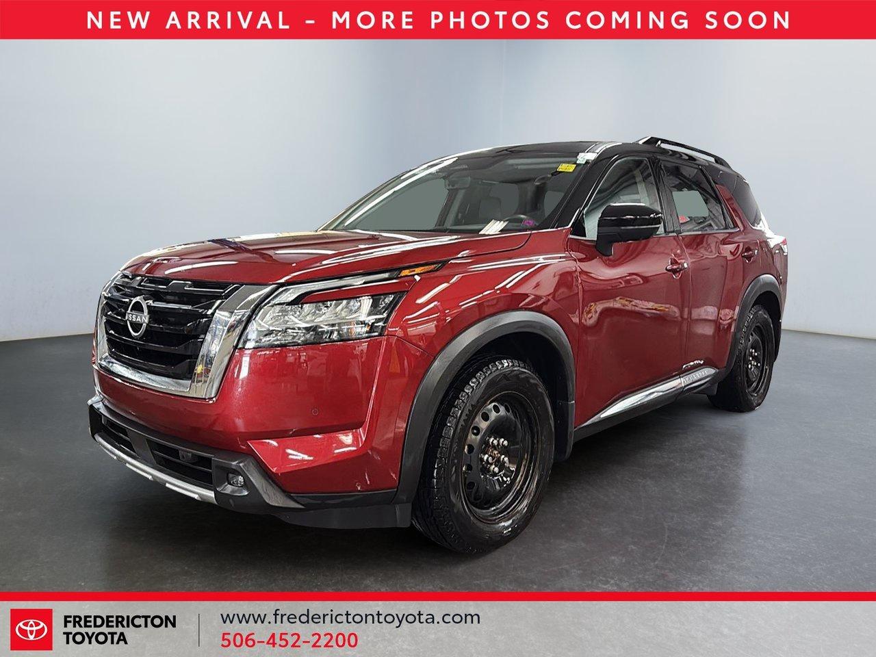 2023 Nissan Pathfinder Platinum Photo0