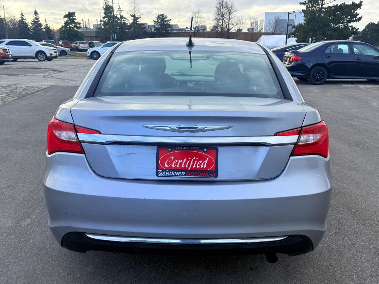 2014 Chrysler 200 Automatic Photo4