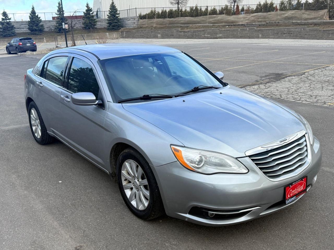 2014 Chrysler 200 Automatic Photo2