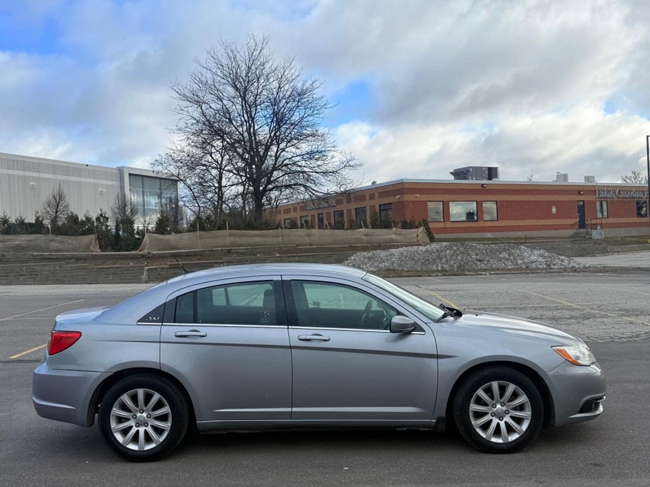 2014 Chrysler 200 Automatic Photo