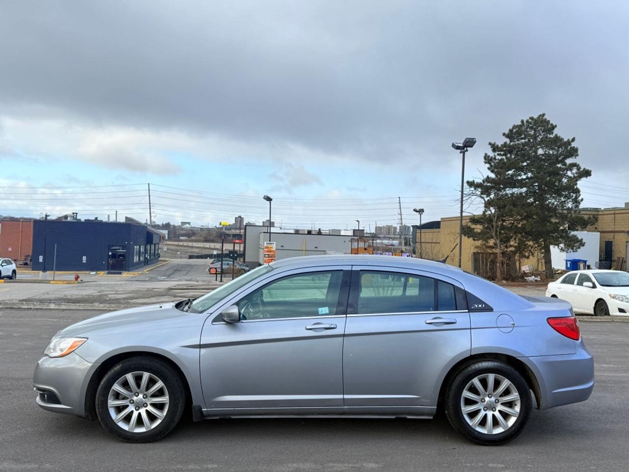 2014 Chrysler 200 Automatic Photo