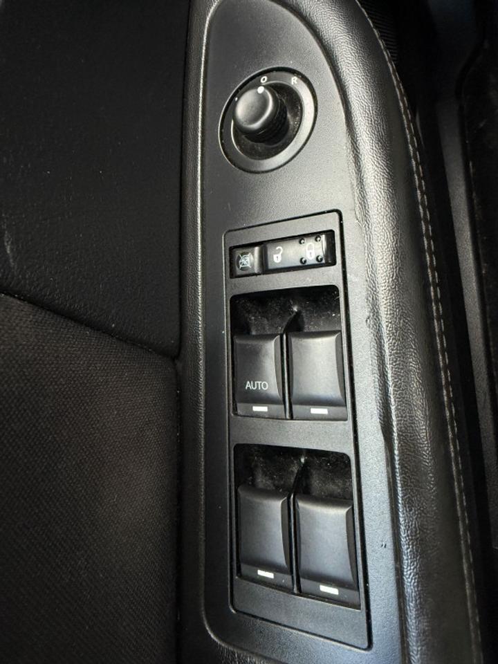 2014 Chrysler 200 Automatic Photo