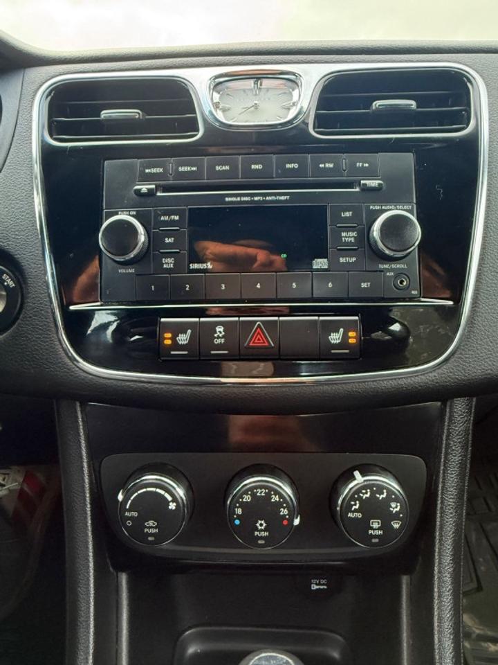 2014 Chrysler 200 Automatic Photo