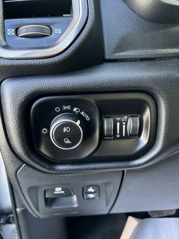 13751122