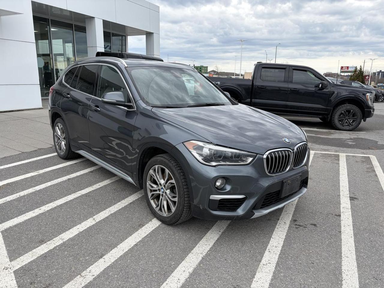 2017 BMW X1 xDrive28i Photo2