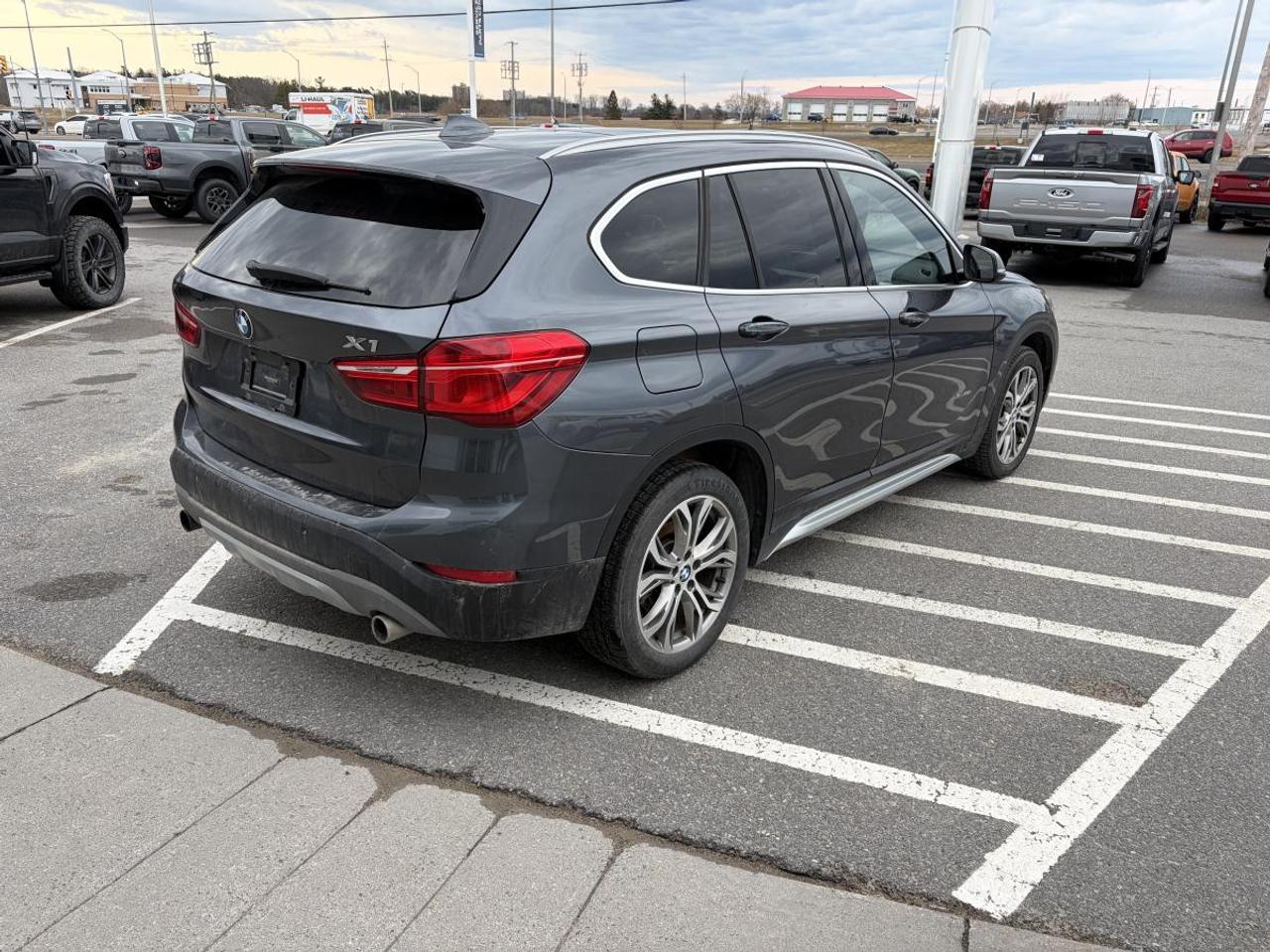 2017 BMW X1 xDrive28i Photo4