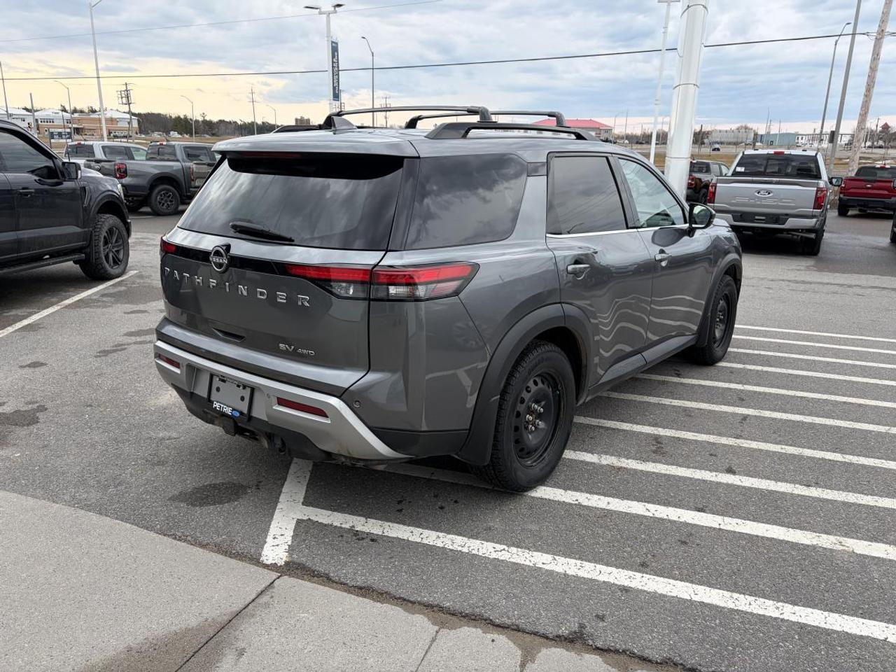 2022 Nissan Pathfinder SV Photo4