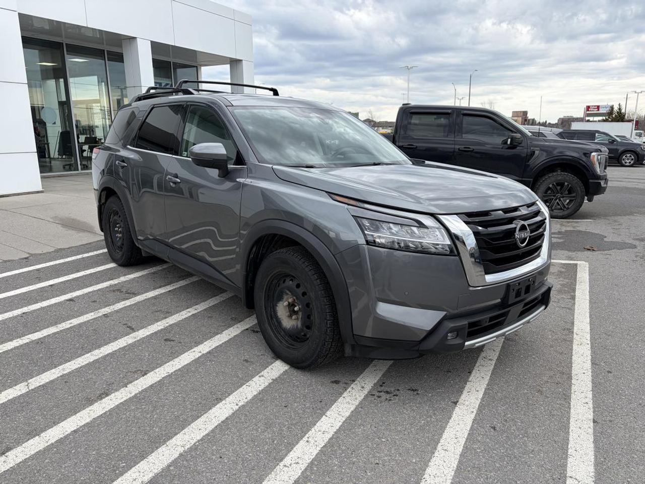 2022 Nissan Pathfinder SV Photo2