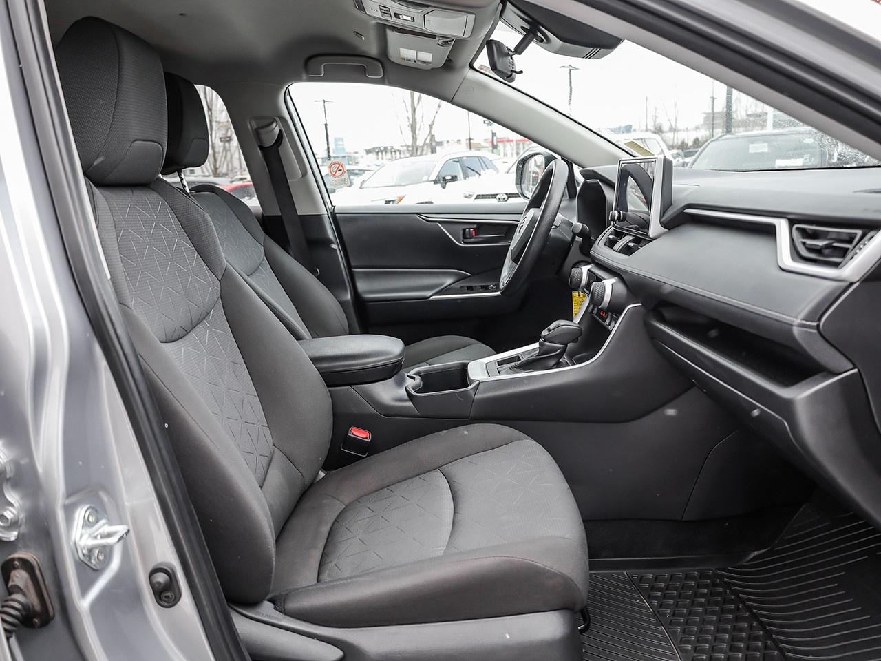 2023 Toyota RAV4 LE Photo