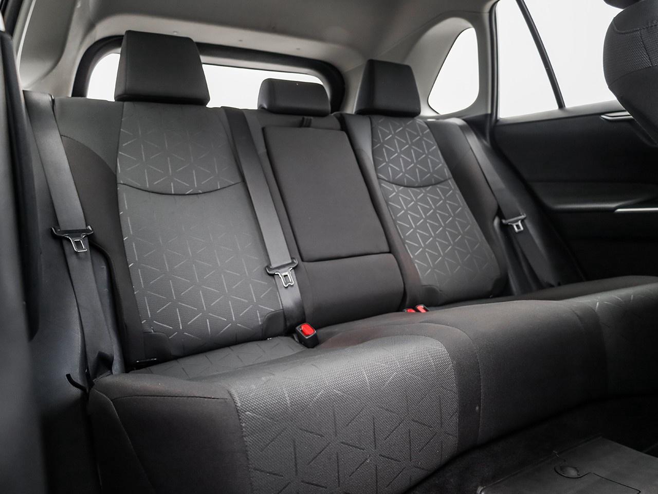 2023 Toyota RAV4 LE Photo