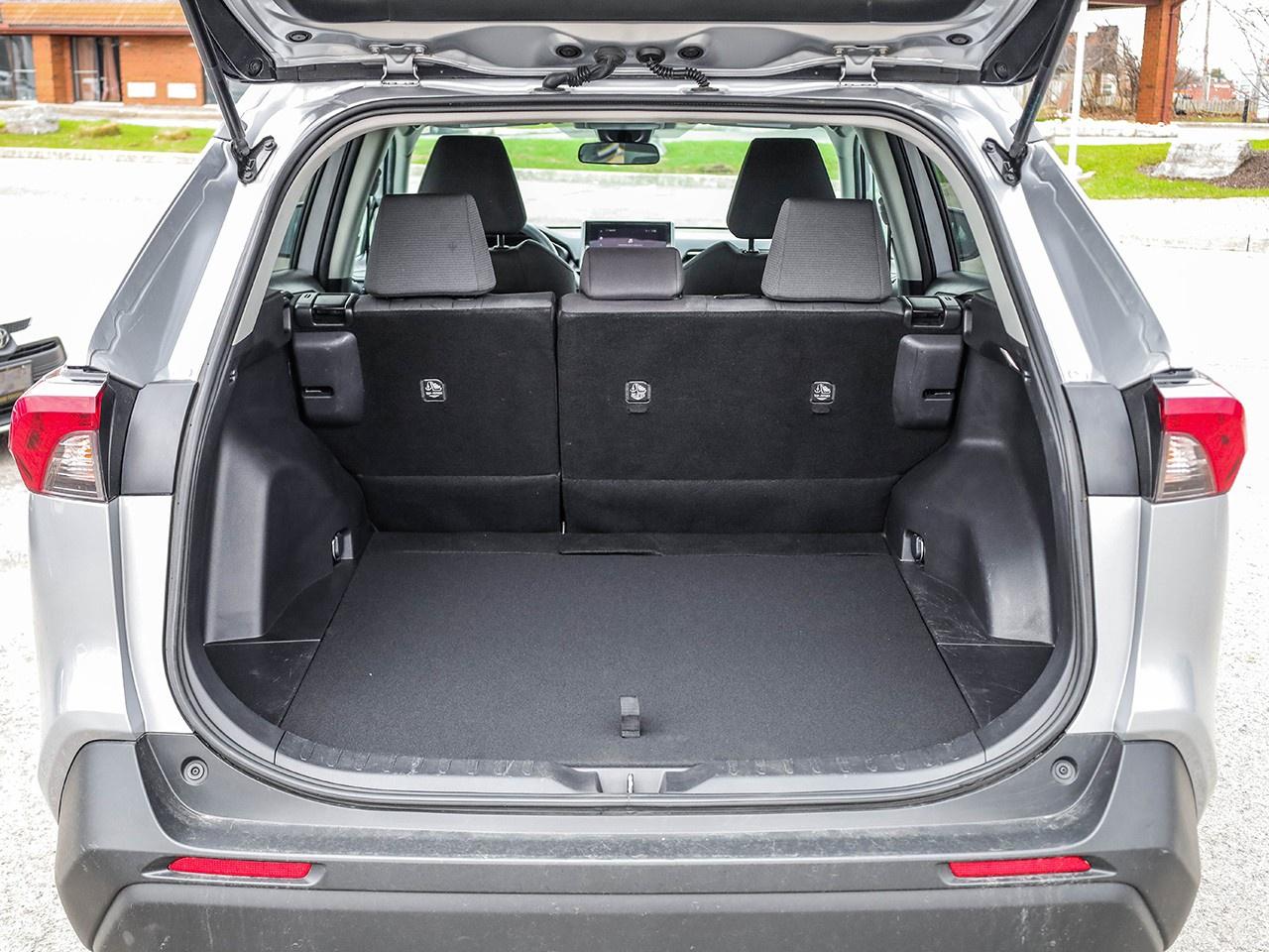 2023 Toyota RAV4 LE Photo