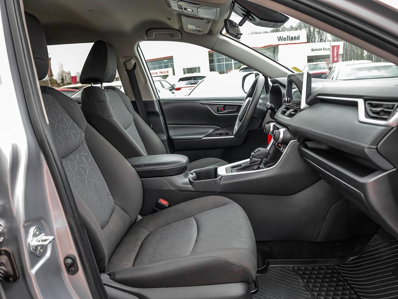 2023 Toyota RAV4 LE Photo