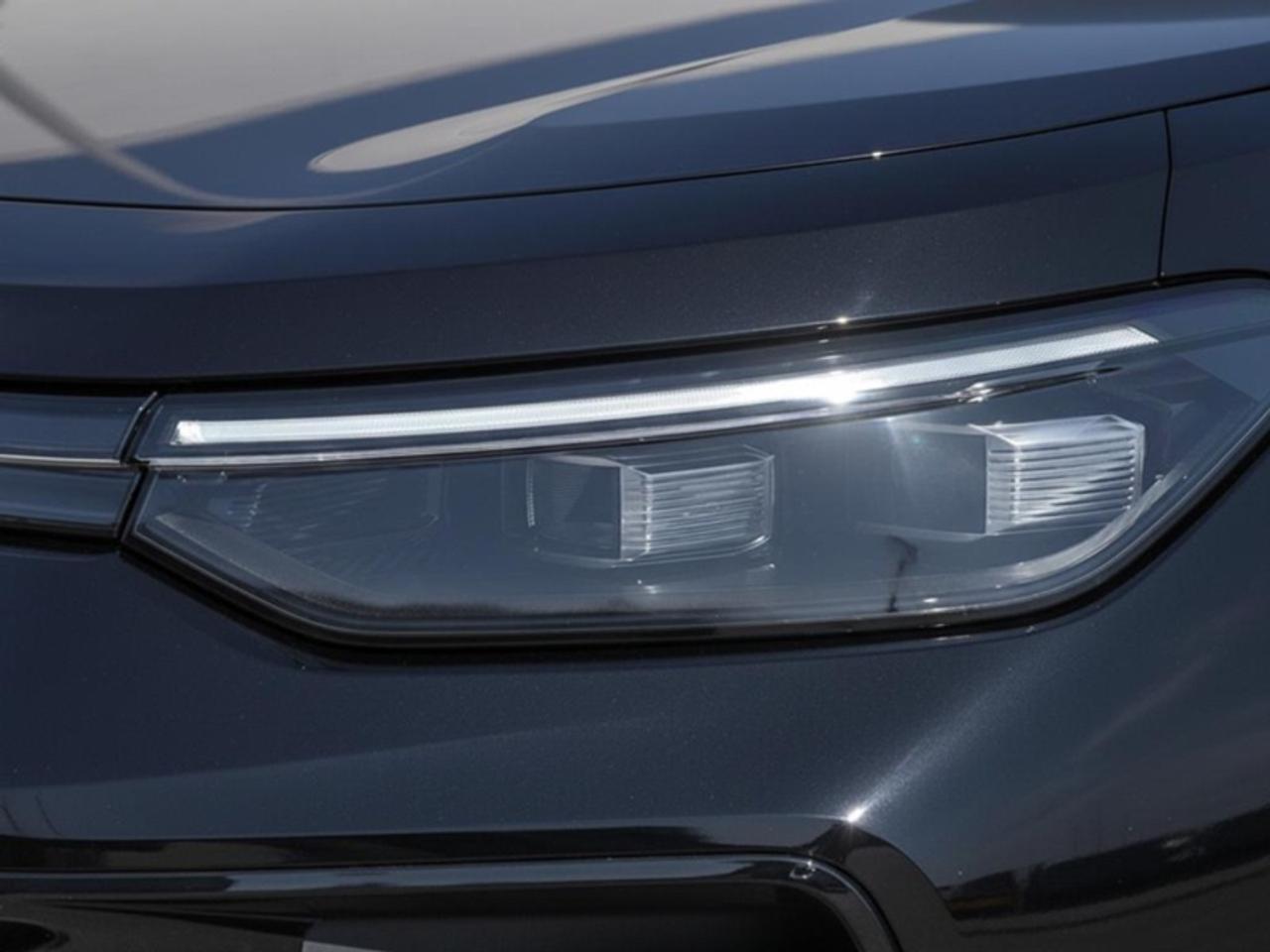 2026 Volkswagen Tiguan Comfortline R-Line Black Edition Photo