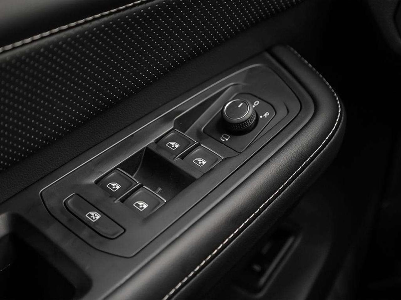 2026 Volkswagen Atlas Cross Sport Execline  - Massaging Seats Photo