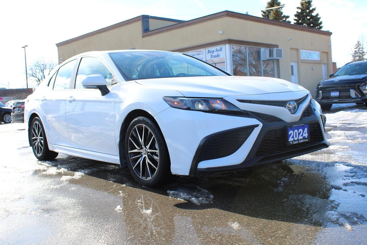 2024 Toyota Camry HYBRID SE Photo