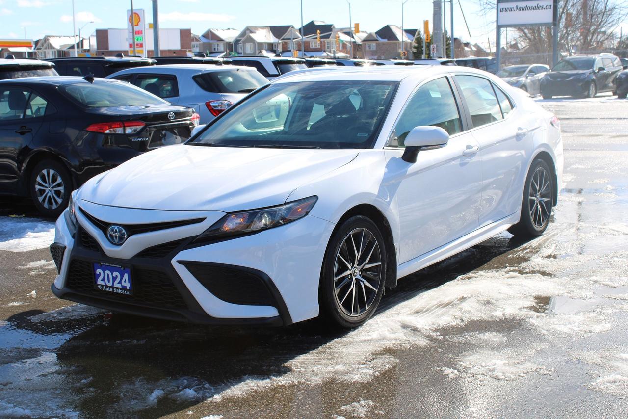 2024 Toyota Camry HYBRID SE Photo