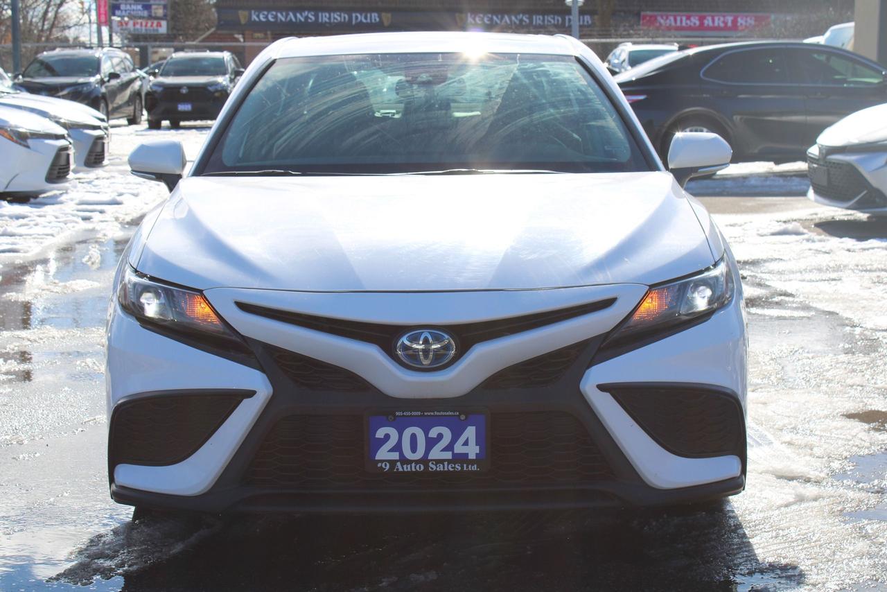 2024 Toyota Camry HYBRID SE Photo