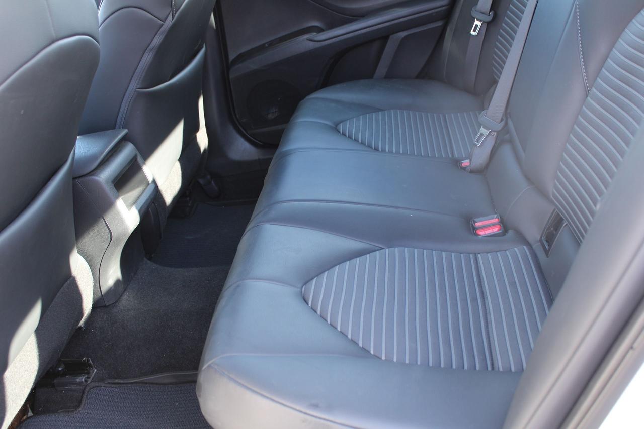 2024 Toyota Camry HYBRID SE Photo